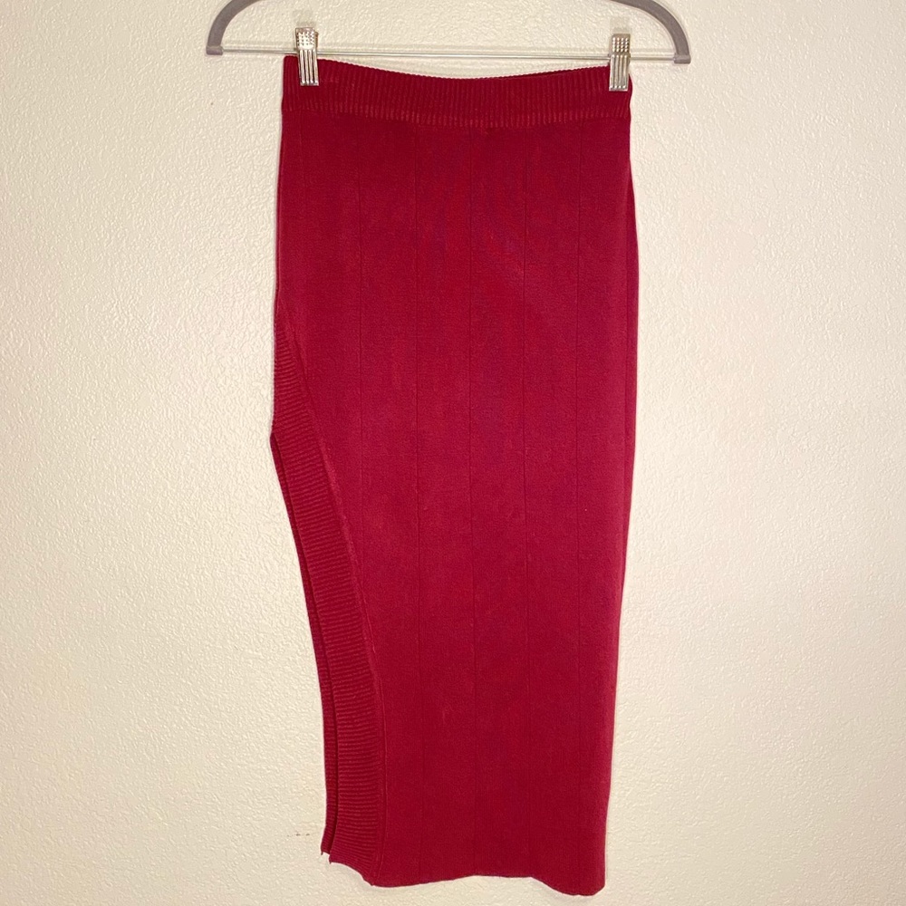 Burgundy pencil skirt w Slit